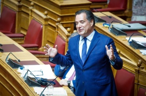 Ο υπουργός Ανάπτυξης, Άδωνις Γεωργιάδης στο βήμα της Βουλής