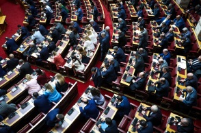 Στη βουλή το προσχέδιο του προϋπολογισμού 2024 - Προβλέπονται παρεμβάσεις 2,5 δισ. ευρώ για 3 εκατ. νοικοκυριά - Στο 2,1% του ΑΕΠ το πρωτογενές πλεόνασμα.