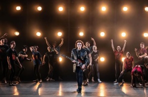 Τόνι Αϊόμι: Εμφανίστηκε στην παράσταση «Black Sabbath: The Ballet» - Η πόλη του Μπέρμιγχαμ τίμησε το έργο του σπουδαίου βρετανικού ροκ συγκροτήματος. 