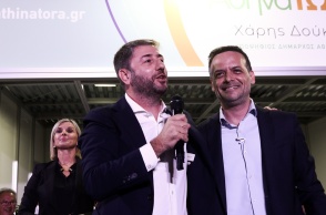 Ο πρόεδρος του ΠΑΣΟΚ, Νίκος Ανδρουλάκης, με τον υποψήφιο δήμαρχο Αθηναίων, Χάρη Δούκα