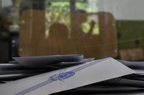 Αυτοδιοικητικές εκλογές - Θεσσαλονίκη: Υποψήφιοι δημοτικοί σύμβουλοι οι δύο συλληφθέντες για παραβίαση της εκλογικής νομοθεσίας - Μοίραζαν σταυρωμένα ψηφοδέλτια