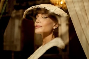 «Maria»: Αρχίζουν τα γυρίσματα της ταινίας με την Αντζελίνα Τζολί στο ρόλο της Μαρίας Κάλλας - Οι πρώτες εικόνες και το τίζερ τρέιλερ του φιλμ.