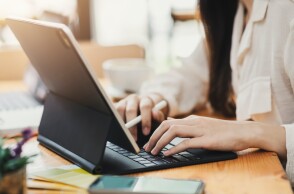 Κτηματολόγιο: Ξεκινά η ψηφιακή επίδοση εγγράφων για δικαστικούς επιμελητές - Η πιλοτική λειτουργία της νέας υπηρεσίας που θα διευκολύνει τις συναλλαγές