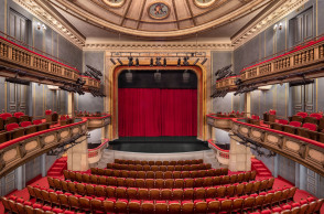 Εθνικό Θέατρο: η κεντρική σκηνή στο κτίριο Τσίλλερ