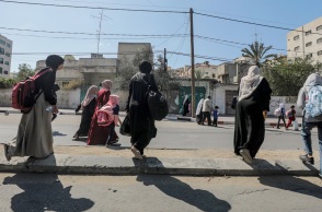 Ο ισραηλινός στρατός έριξε φυλλάδια με τα οποία ζητά από τους κατοίκους της Γάζας να απομακρυνθούν αμέσως - Η Χαμάς τους καλεί να παραμείνουν σπίτια τους.