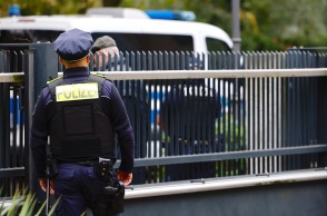 Γερμανία: Οι δυνάμεις ασφαλείας προειδοποιούν για κύμα αντισημιτικών εκδηλώσεων - Εντατικοποιείται η προστασία εβραϊκών σχολείων και συναγωγών. 