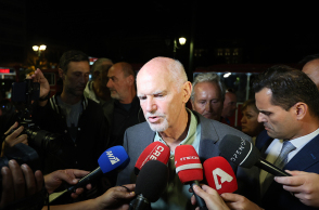 Γιώργος Παπανδρέου - Αποτελέσματα του δευτέρου γύρου των αυτοδιοικητικών εκλογών στο εκλογικό κέντρο του υποψηφίου δημάρχου Αθηναίων Χάρη Δούκα