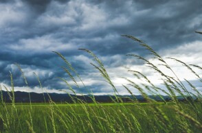 Φθινοπωρινό σκηνικό την Τετάρτη με βροχές και καταιγίδες
