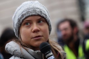 Βρετανία: Συνελήφθη η Γκρέτα Τούνμπεργκ σε μια διαδήλωση με αφορμή το συνέδριο πετρελαϊκών εταιρειών στο Λονδίνο - Τι δήλωσε η Σουηδή ακτιβίστρια για το κλίμα.