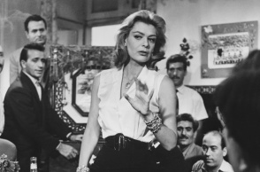 Η Μελίνα Μερκούρη μαζί με άλλους ηθοποιούς σε σκηνή από την ταινία του 1960 «Ποτέ την Κυριακή»