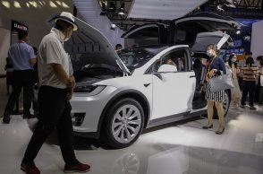 Όχημα Model X της Tesla σε παρουσίαση στην Κίνα