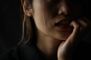 «Με βλέπεις;»: Παρουσιάστηκε η νέα καμπάνια για την καταπολέμηση της σεξουαλικής εκμετάλλευσης ανθρώπων στην Ελλάδα -  Περίπου 50.000 θύματα στη χώρα μας.