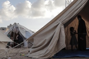 Πόλεμος Ισραήλ - Χαμάς: Η ανθρωπιστική βοήθεια αναμένεται να εισέλθει στη Γάζα το νωρίτερο αύριο, Σάββατο, εκτιμούν τα Ηνωμένα Έθνη.