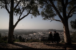 Αφρικανική σκόνη και ήλιος πάνω από τον ουρανό της Αθήνας