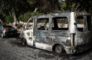 Επεισόδια έξω από την Πανεπιστημιούπολη, στου Ζωγράφου © ΒΑΣΙΛΗΣ ΡΕΜΠΑΠΗΣ/EUROKINISSI