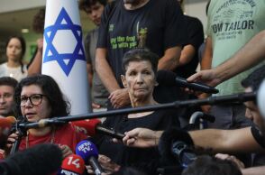 Η 85χρονη περιέγραψε πώς την απήγαγαν οι ένοπλοι της Χαμάς με μοτοσικλέτες από το κιμπούτς της