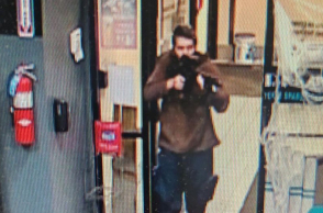 Ανθρωποκυνηγητό για τη σύλληψη του δράστη μετά το mass shooting στο Μέιν