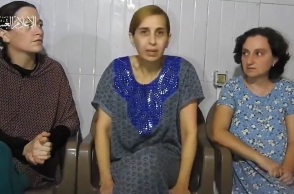 Γάζα: Η Χαμάς δημοσιοποιεί βίντεο με τρεις γυναίκες που παρουσιάζονται ως όμηροι - Η ταυτότητά τους δεν επιβεβαιώνεται από το Ισραήλ.