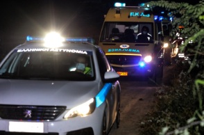 Περιπολικό και ασθενοφόρο του ΕΚΑΒ