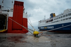 Πλοία δεμένα στο λιμάνι της Ραφήνας