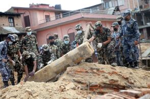 Νεπάλ: Τουλάχιστον 128 νεκροί και δεκάδες τραυματίες από τον σεισμό μεγέθους 6,4 βαθμών Ρίχτερ που έπληξε το δυτικό τμήμα της χώρας.