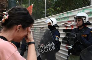 Εξάρχεια: Ξεκίνησε η κοπή δέντρων για τα έργα του μετρό - Διαμαρτύρονται έντονα οι κάτοικοι - Κριτική ασκούν Χάρης Δούκας και ΣΥΡΙΖΑ.