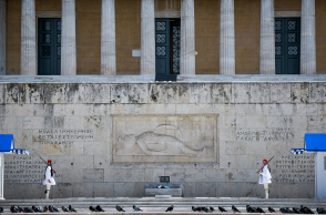 Aλλαγή φρουράς στο μνημείο του Άγνωστου Στρατιώτη