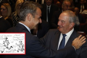 Ανδρέας Πετρουλάκης: Το σκίτσο για την παρουσία του Κωνσταντίνου Μητσοτάκη στις εκδηλώσεις για Κώστα Σημίτη - Μαριέττα Γιαννάκου και τη συνάντηση με Καραμανλή.