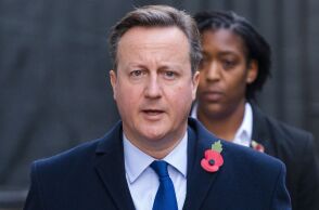 Βρετανία: Ο πρώην πρωθυπουργός Ντέιβιντ Κάμερον ορίστηκε υπουργός Εξωτερικών - Απρόσμενη επιστροφή στην πολιτική μετά το δημοψήφισμα του Brexit.