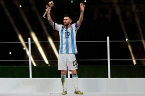 Λιονέλ Μέσι: Σε δημοπρασία οι φανέλες του αργεντινού σταρ από το Παγκόσμιο Κύπελλο του Κατάρ - Αναμένεται να ξεπεράσει τα 10 εκατομμύρια δολάρια η τιμή πώλησης.