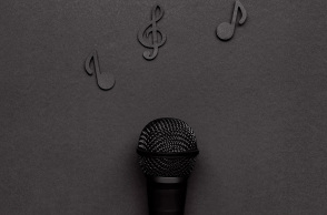 Οι προσβλητικές λέξεις που πρέπει να βγουν από τα τραγούδια