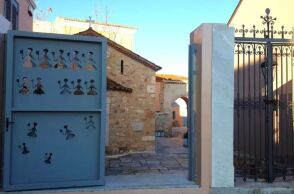 Μουσείο Νεότερου Ελληνικού Πολιτισμού: Ανοίγει τις πύλες του για το κοινό σε 18 κτίρια στην Πλάκα - Αυτοψία της Λίνας Μενδώνη.