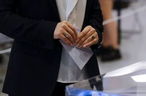 Δημοσκόπηση : Προβάδισμα 17,5 μονάδων για ΝΔ