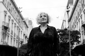 Η Μάρθα Φριντζήλα απαντά σε 33 ερωτήσεις για την Αθήνα