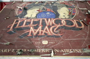 Μοναδικά αντικείμενα και αναμνηστικά των Fleetwood Mac πωλήθηκαν σε δημοπρασία