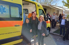 Η συνταξιούχος αγρότισσα κ. Αθηνά Παπαχρήστου δώρισε ασθενοφόρο στο νοσοκομείο Μεσολογγίου - Παραδόθηκε με την παρουσία της