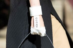 Ιταλία: Κινητοποιήσεις στον οίκο Gucci, με τους εργαζόμενους να εκφράζουν φόβους για τις θέσεις εργασίας στη διεύθυνση δημιουργικού.