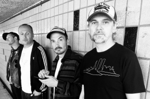 Συνέντευξη Fujiya & Miyagi: O frontman του σχήματος David Best μιλάει στην Athens Voice πριν τη συναυλία τους στο Fuzz Live Music Club, το Σάββατο 2 Δεκεμβρίου.