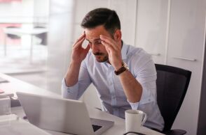 Πώς σχετίζεται ο πονοκέφαλος με τους μύες του αυχένα - Τα στοιχεία νέας έρευνας