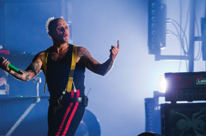 26 χρόνια μετά την κυκλοφορία του, οι Prodigy άλλαξαν τους στίχους του τραγουδιού «Smack My B*tch up»