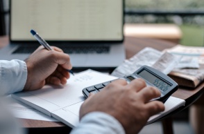 Άτομα υπολογίζει σε κομπιουτεράκι