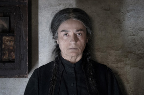 Η Καρυοφυλλιά Καραμπέτη μιλάει στην Athens Voice για τον ρόλο της στην ταινία «Φόνισσα»