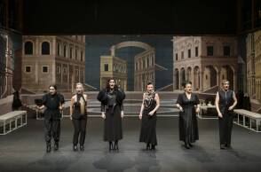 «Κατασκευασμένα συμφέροντα» στο Θέατρο Τέχνης © Ελίνα Γιουνανλή