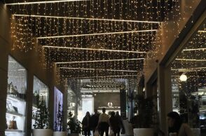 Εορταστικό ωράριο: Πώς θα λειτουργήσουν τα καταστήματα για τις γιορτές