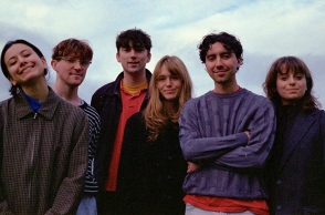 Black Country, New Road: Είμαστε απολύτως εξαρτημένοι οικονομικά από τις περιοδείες