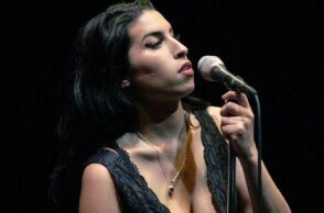 «Back to Black»: H βιογραφική ταινία για την Έιμι Γουάινχαουζ κυκλοφορεί τον Απρίλιο του 2024 - Στη δημοσιότητα νέα φωτογραφία της Μαρίσα Αμπέλα.