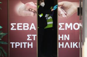 Ηράκλειο: Τρεις συλλήψεις σε Μονάδα Φροντίδας Ηλικιωμένων για τον θάνατο μιας 92χρονης - Κατανάλωσε καθαριστικό αντί νερού με τα φάρμακά της.