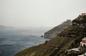 Χειμωνιάτικο σκηνικό του καιρού με κρύο και βροχές