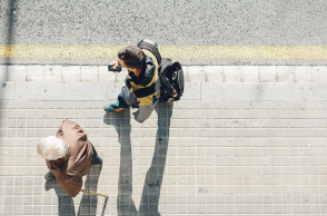 7 τρόποι να μετατρέψεις το περπάτημα σε άσκηση για τους κοιλιακούς