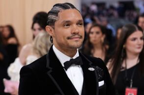 Για τέταρτη φορά παρουσιαστής των βραβείων Grammy ο Τρέβορ Νόα